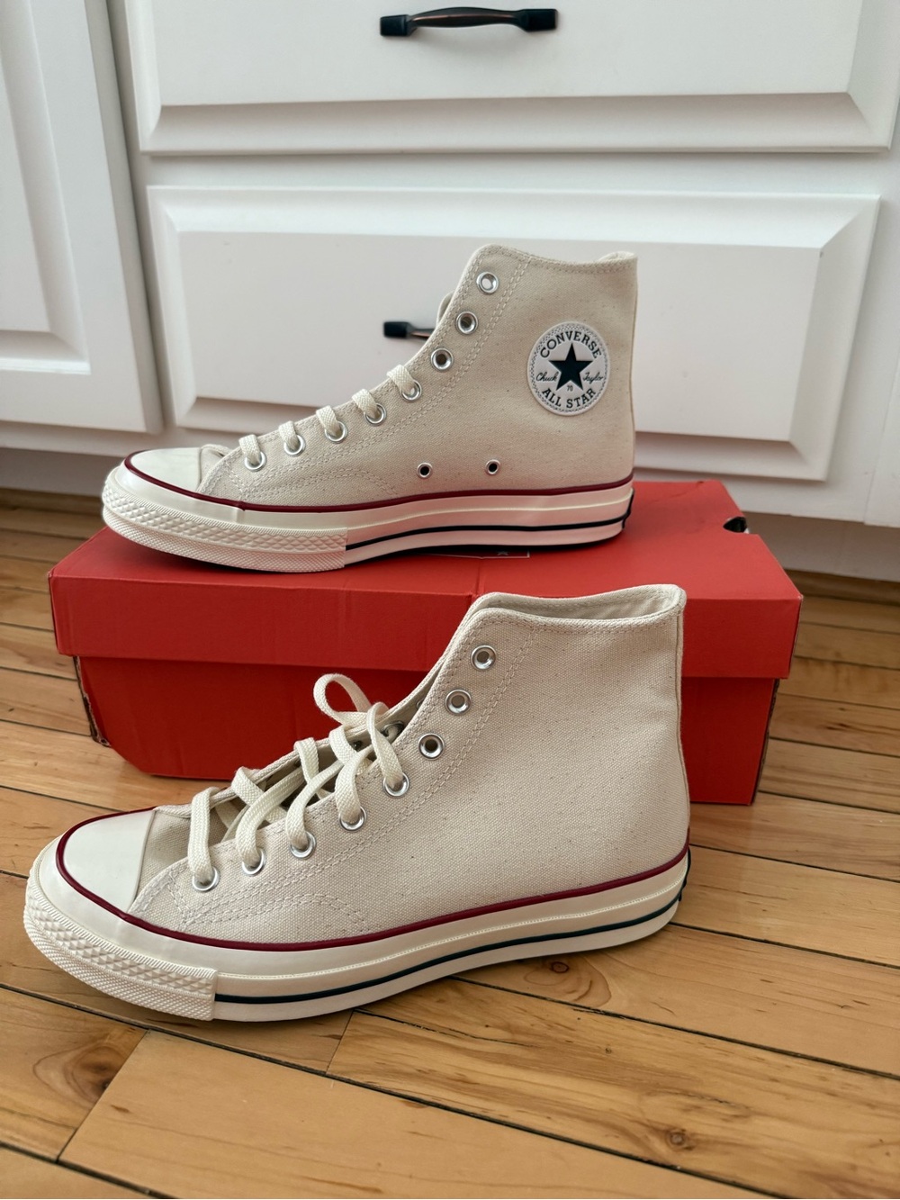 New In Box Converse Off White High Top Sneakers Womens 10.5 Men’s 8.5